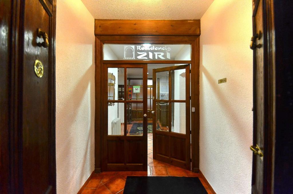 Отель Residencia Ziri Гранада Экстерьер фото