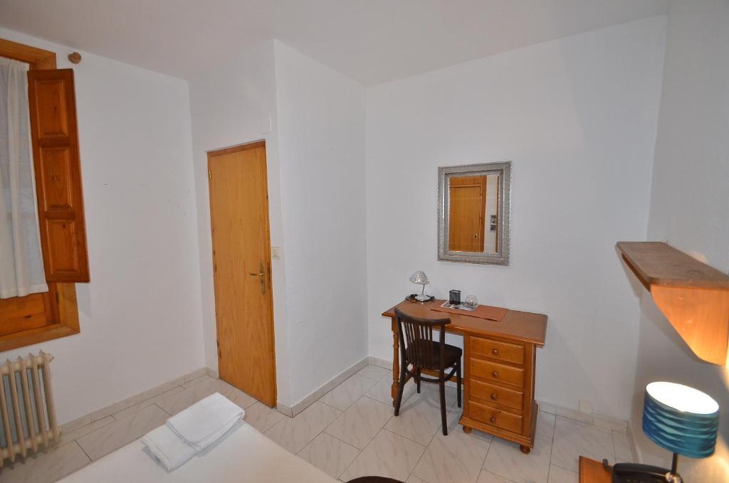 Отель Residencia Ziri Гранада Номер фото